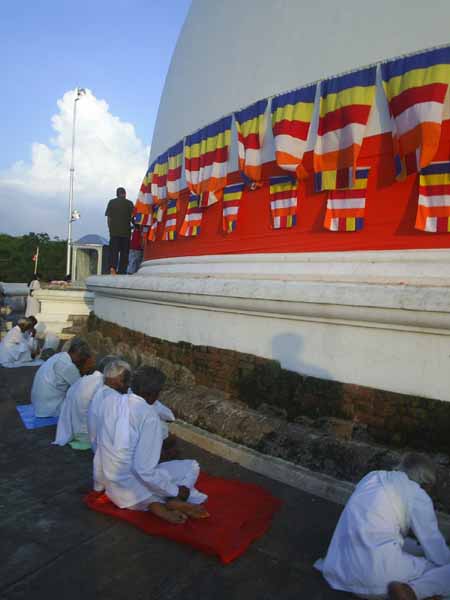 Kataragama Kiri Vehera on Il Poya Day 2004