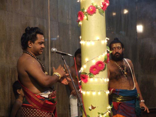 The main priest of the temple Sri Sivanesa Kurukkal (Palani Kurukkal) sings Carnatic musical notes which creates an enviornment for the festivity.