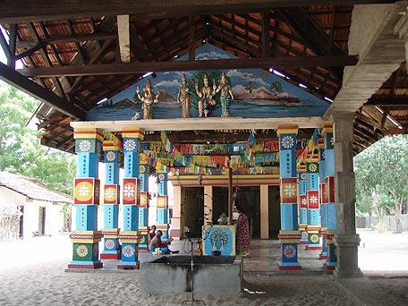 Ukanta Malai Vēlāyuta Cuvāmi
Temple, Okanda, Ampara District