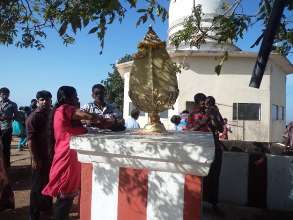 Kathirgama Kandan pilgrims climb Katiraimalai