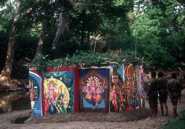 Water-cutting Pandal, Menik Ganga